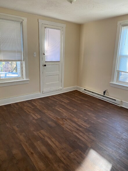 Building Photo - 428 W King St