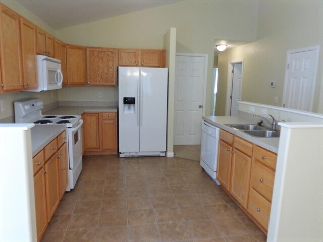 Building Photo - 2500 Park View Dr