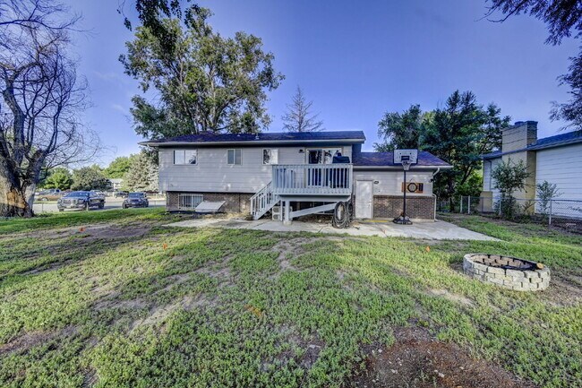 Building Photo - Charming 4-Bed Home with Bonus Room, Fireplace and an Expansive Backyard in Colorado Springs