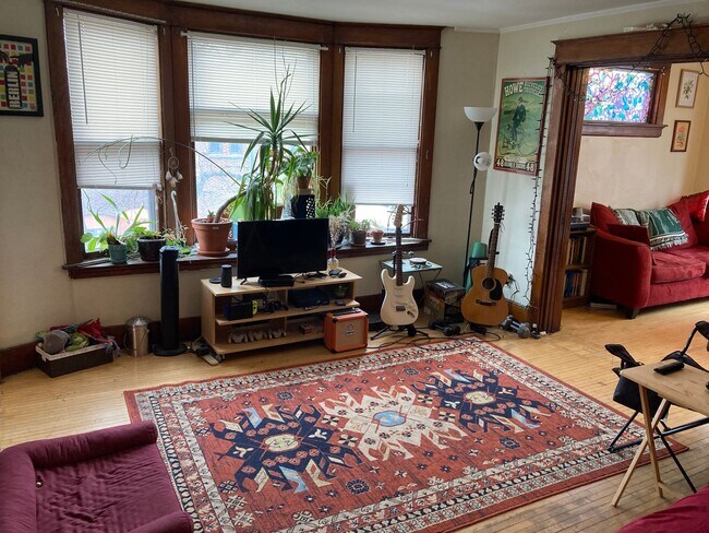 Building Photo - 601 E Burleigh St