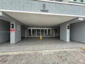 Building Photo - 14850 Naranja Lakes Blvd