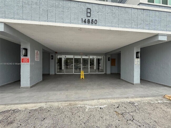 Primary Photo - 14850 Naranja Lakes Blvd