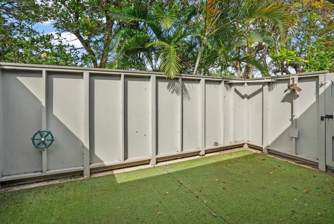 Building Photo - Kalaheo 3 bed 2 bath Condo