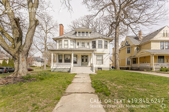 Building Photo - 2274 Robinwood-2