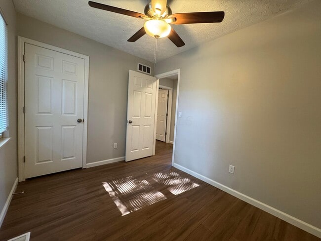 Building Photo - 361 St Thomas Dr