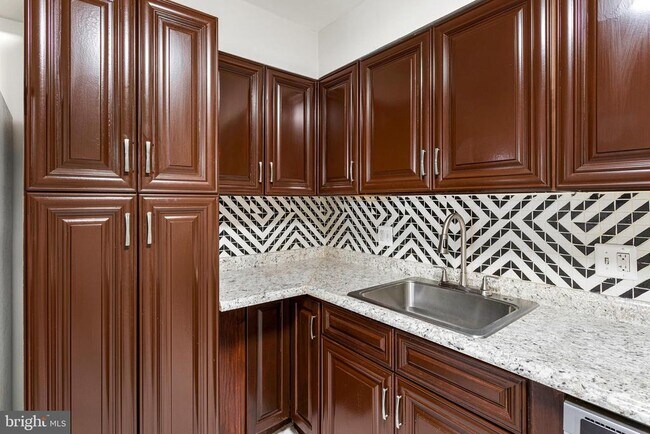 Building Photo - 6155 Edsall Rd