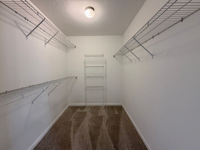 Building Photo - You've Found It! Split floor plan, fenced yard, extra storage
