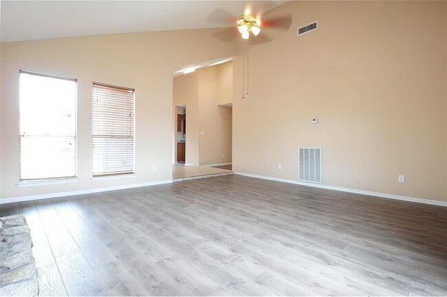Building Photo - 11030 Petworth Dr