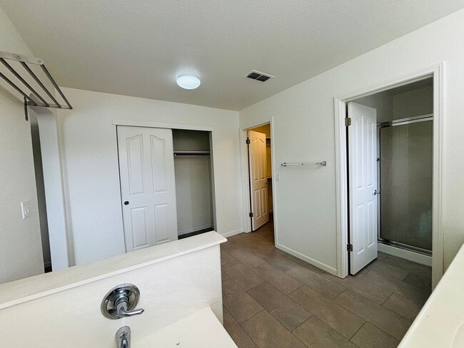 Building Photo - Stunning Four Bedroom Three Bathroom Home in Folsom