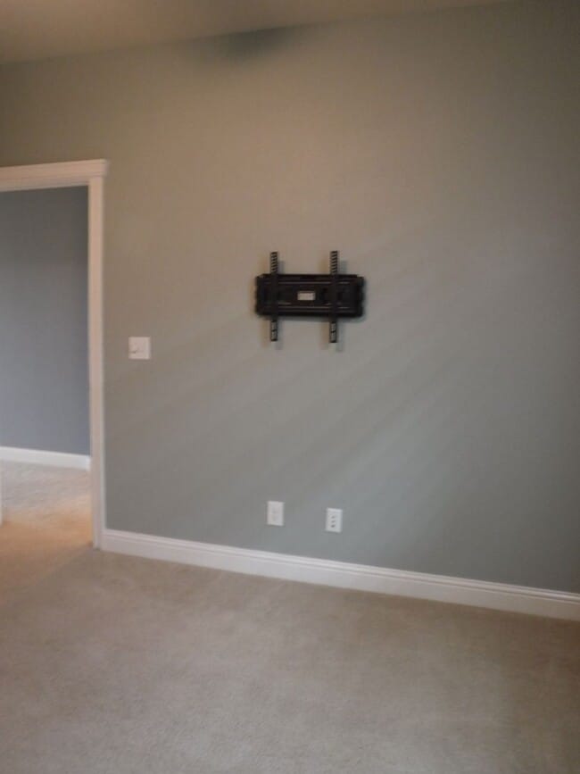Building Photo - Lovely 4 Bedroom Home!