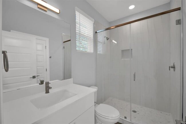 Building Photo - 1104 Begonia Terrace