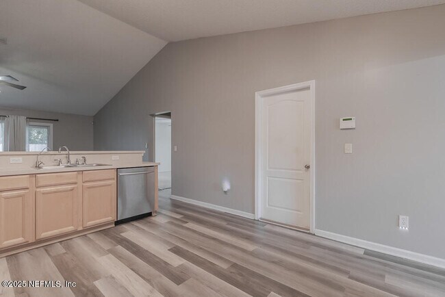 Building Photo - 14004 Crestwick Dr W