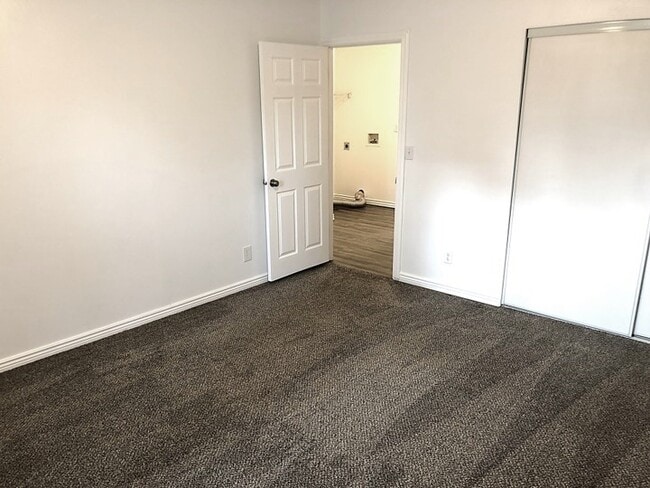 Building Photo - Canyon Rd Fourplex