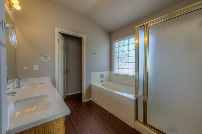 Building Photo - Wow - Remodeled 3 bedroom 2.5 with Loft on...