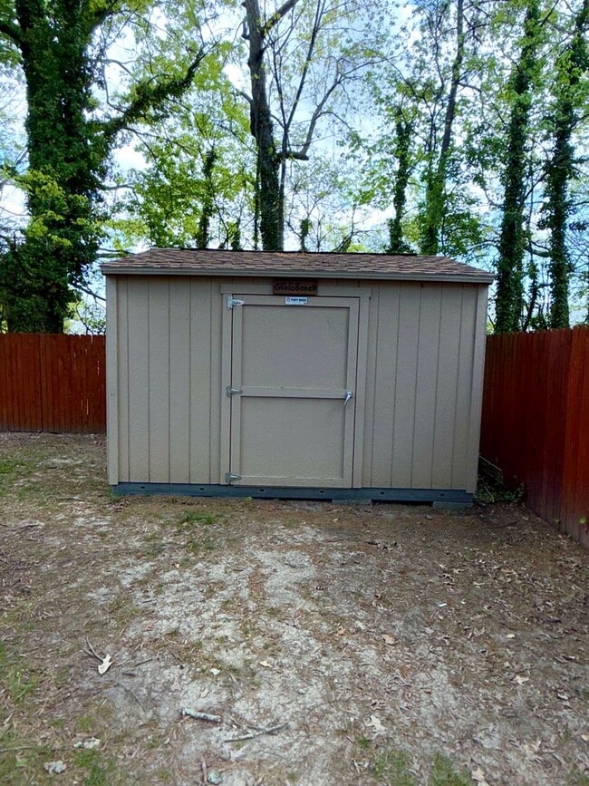 Building Photo - 4 Bed 1 Bath Home for Rent in Newport News!