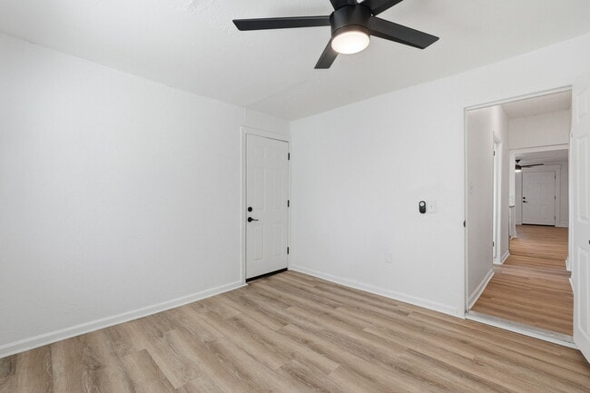 Building Photo - 325 N 15th St