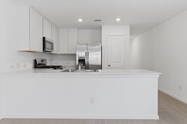 Building Photo - 1603 Golden Iris Dr