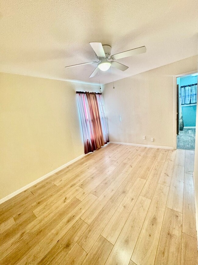 Building Photo - Lexington Subdivision-3/2-Move in ready! Call and schedule today!
