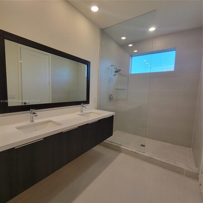 Building Photo - 10275 NW 66th St