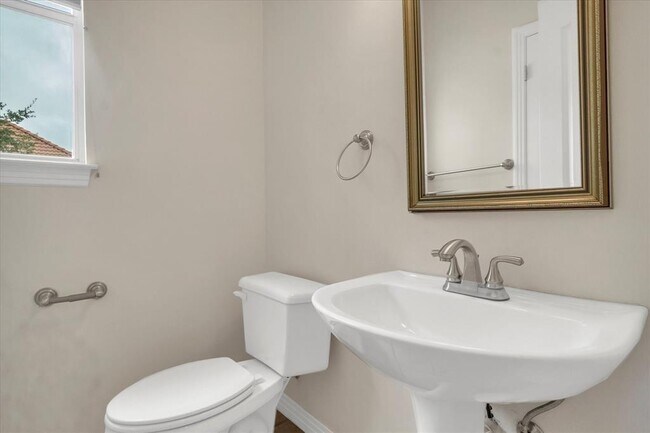 Building Photo - 5913 Mountain Villa Dr