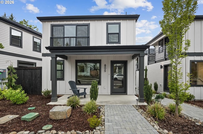 Building Photo - 805 3rd St
