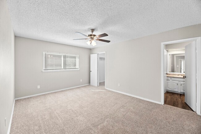 Building Photo - 6816 Westglen Dr