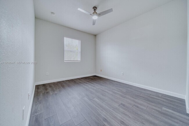 Building Photo - 2479 NE 4th St