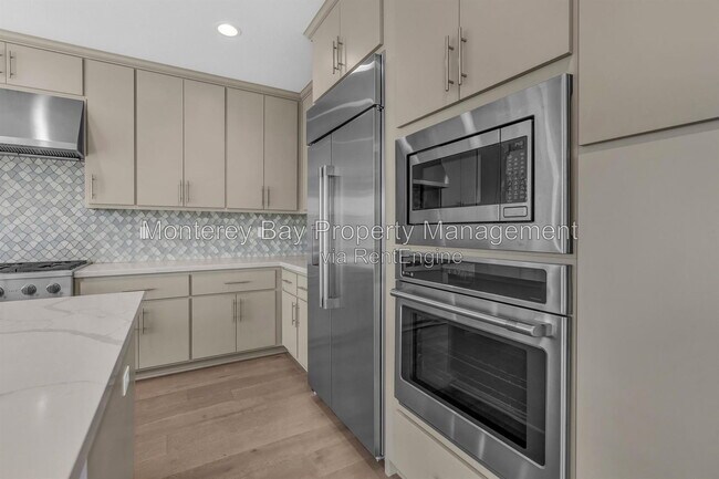 Building Photo - 240 Bungalow Dr