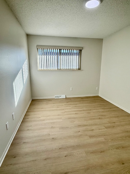 Building Photo - 408 E Thunderbird Dr