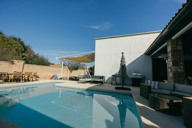 Building Photo - 302 Lake Clark Ct