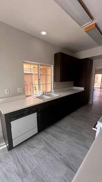 Building Photo - 27364 Family Cir