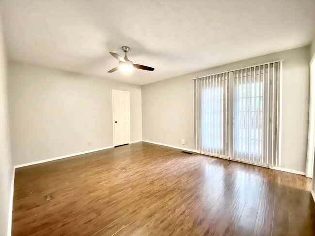 Building Photo - Modern Comfort Meets Prime Location in West Highlands