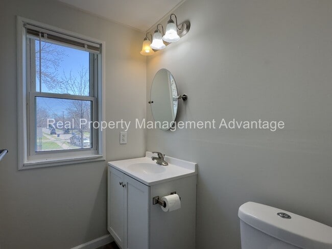 Building Photo - Beautifully Updated 3-Bedroom with Large Open Upstairs!