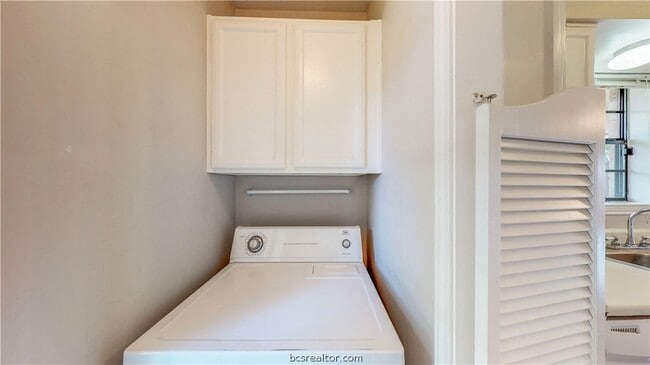 Building Photo - 1913 Woodsman Dr