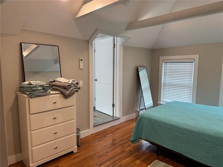 Building Photo - 53 Center Ave