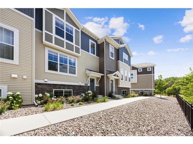 Building Photo - 2223 Gateway Curv