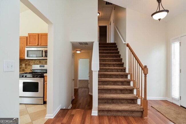 Building Photo - 2770 Lake Park Ridge W