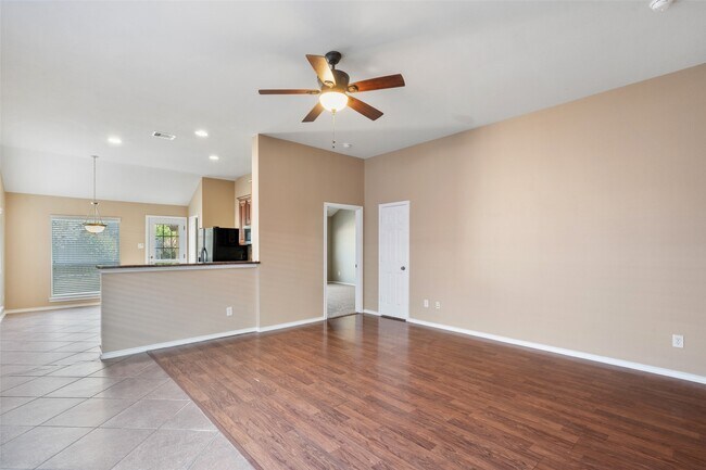 Building Photo - 9307 Sunlit Park Dr