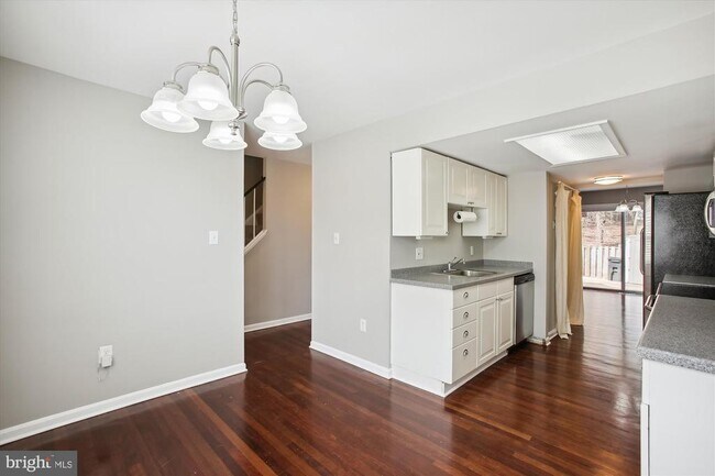 Building Photo - 1962 Mariner Ln