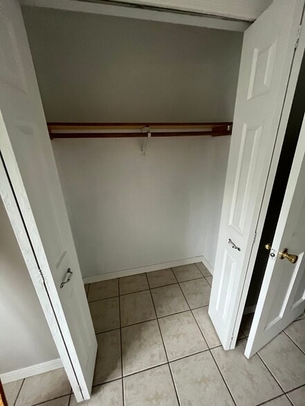 Building Photo - 502 Sunnyside Ln