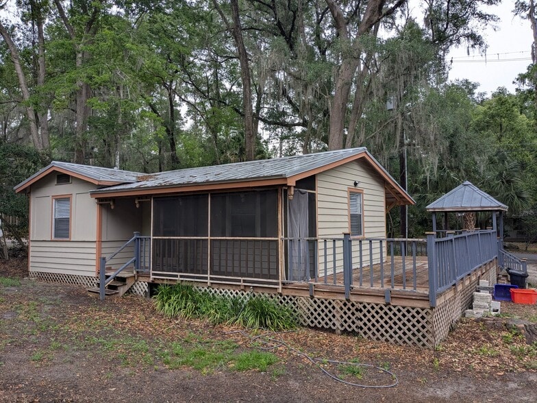 Building Photo - 104 NW 23rd Dr