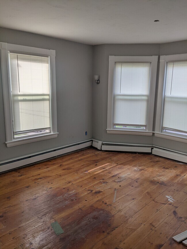 Spacious bedroom - 62 Fruit Street Ext