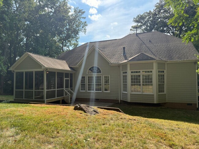 Building Photo - Stunning, Elegant Residence in Chapel Hill...