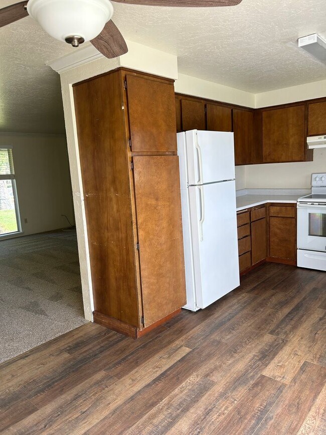 Building Photo - 2883 W Griffin Creek Rd