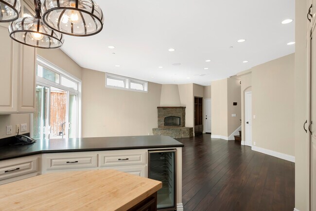 Building Photo - 620 13th St