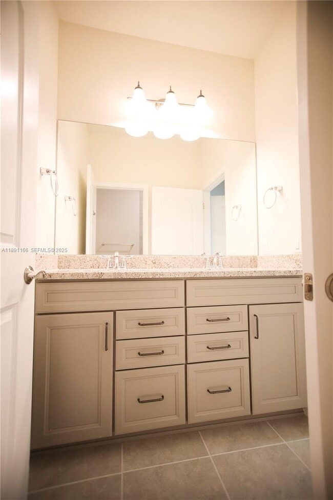 Building Photo - 8293 Cadre Noir Rd