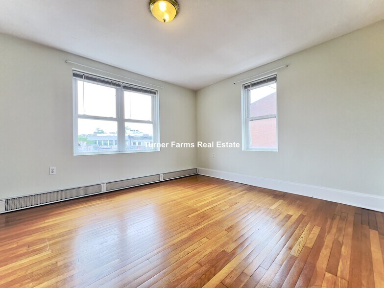Building Photo - 402A Highland Ave