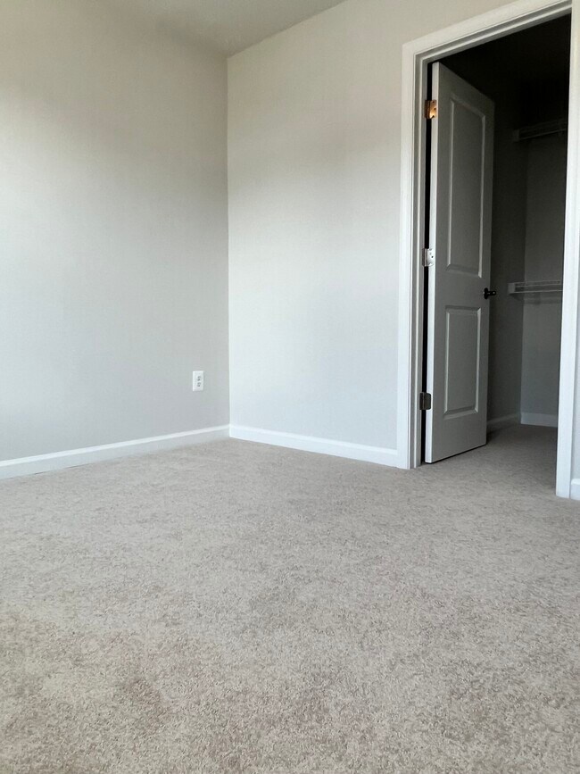 Bedroom 1 Closet - 4511 Dupree St