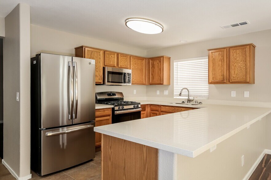 Building Photo - 5005 Glittering Star Ct