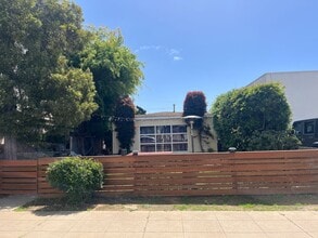Building Photo - Chalcedony